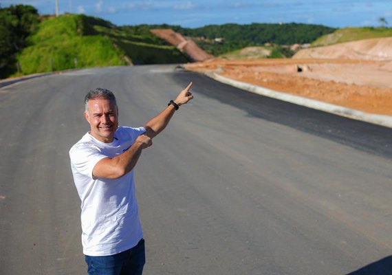 Renan Filho visita obras da AL-101 Norte e defende ampliação até Maragogi
