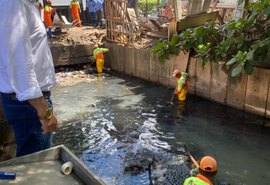 500kg de lixo foram retirados de canal no Conjunto Virgem dos Pobres I