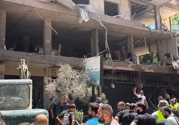 Israel ataca Líbano enquanto EUA avançam em acordo de paz com Irã
