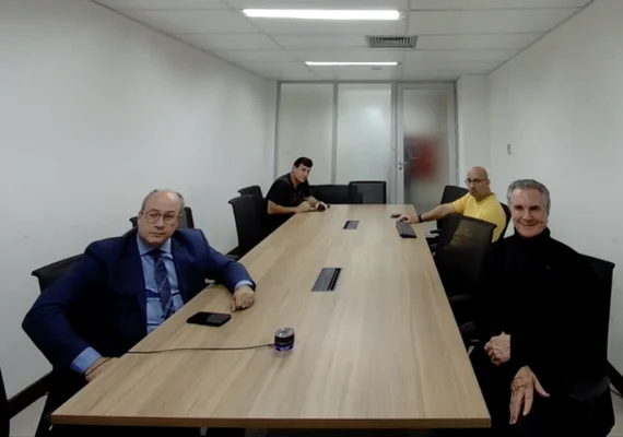 Relatório aponta que Collor toma oito remédios, mas pode ser tratado no presídio