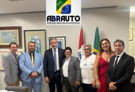 Lira se reúne com autoescolas em meio à proposta que pode deixar a CNH mais acessível