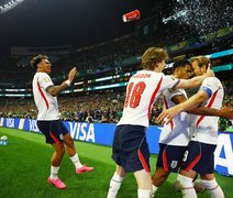 Inglaterra supera expulsão, vence México no Azteca e avança às quartas
