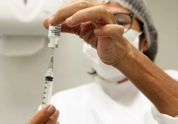 Alagoas já aplicou 1.369 doses de reforço contra Covid-19