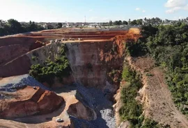 Há oito meses caminhoneiros são prejudicados com cratera na BR-101, em Alagoas