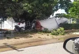 Perigo: Caixa d'água desaba em escola no interior de Alagoas; local foi isolado