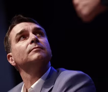 Flávio admite repasses de R$ 61 milhões para filme sobre Bolsonaro