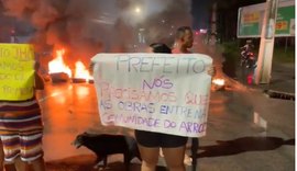 Protesto de moradores da Grota do Arroz fecha trânsito na Gustavo Paiva