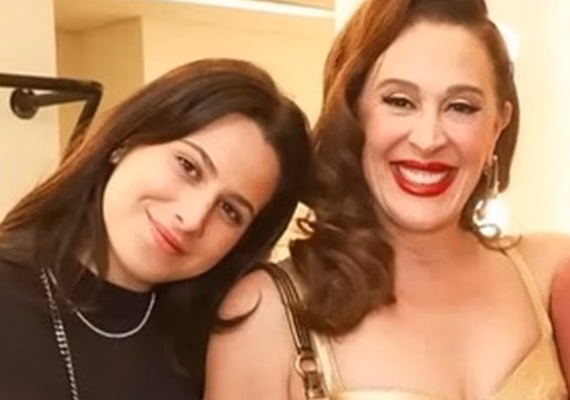 Vídeo: Claudia Raia é detonada ao contar que deu vibrador à filha aos 12 anos