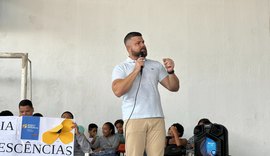 Delegado Thiago Prado palestra para adolescentes sobre violência nas escolas