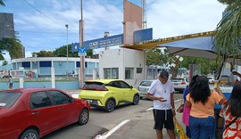 Cepa tem filas, movimento intenso e santinhos espalhados no Farol