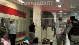 Suspeitos de aplicar golpes em idosos são presos em agência bancária no Centro de Maceió