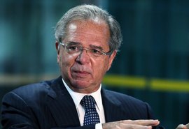 Após Guedes falar em 'licença' para furar teto de gastos, Dólar dispara