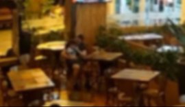 Vídeo: turista agride filho de 2 anos em restaurante de Maceió; delegada prende pai em flagrante
