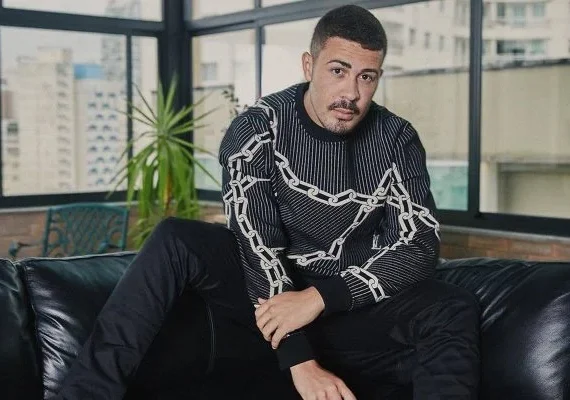 Ladrões do apartamento de Carlinhos Maia possuíam senha do sistema de alarme