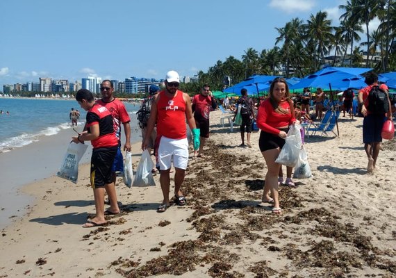 ConFLAria Maceió promove ação social na praia da cidade