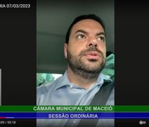 Pelo celular, vereador de Maceió participa de Sessão na Câmara enquanto dirige﻿