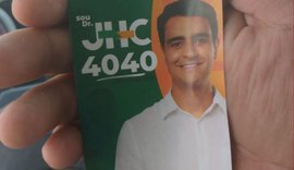 Mais de 300 mil santinhos ilegais do irmão de JHC são entregues à Justiça