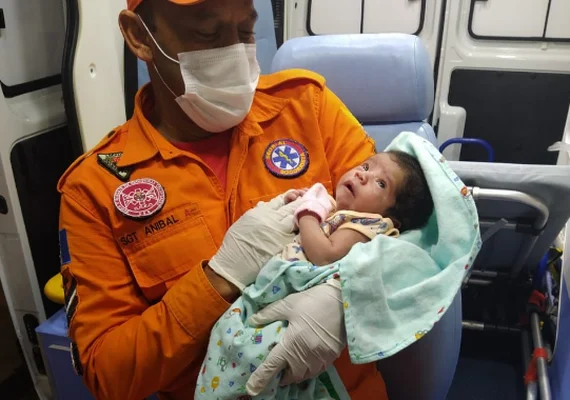 Bombeiros salvam bebê de 18 dias que estava engasgada no bairro da Serraria
