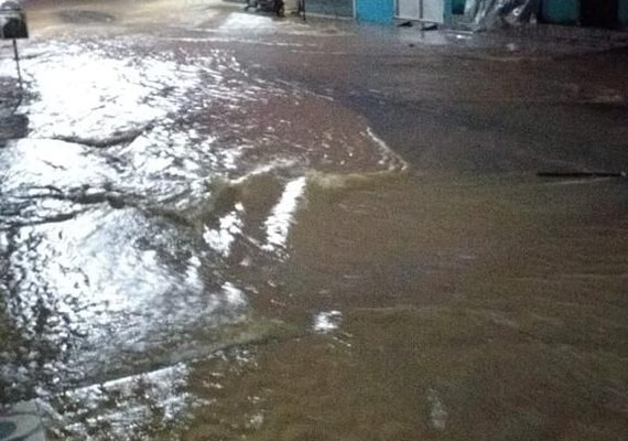 Chuvas provocam alagamentos em Atalaia e interdição de acesso ao município