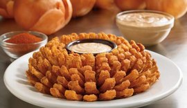 Outback presenteia clientes com sua icônica cebola Bloomin’ Onion