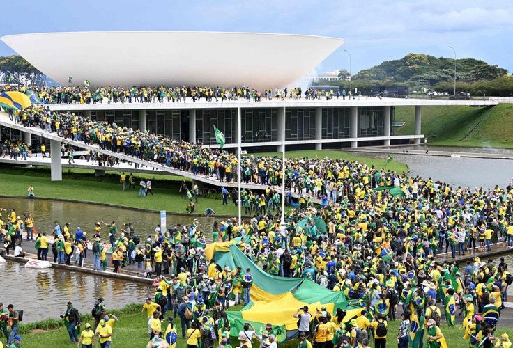 Anistia a golpistas é movimento nada sutil para evitar prisão e tentar reabilitar Jair Bolsonaro