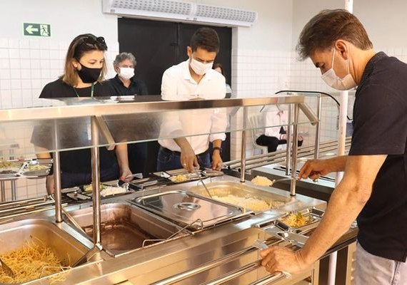 Setor de serviços em AL registra queda pela terceira vez em 2021, diz IBGE