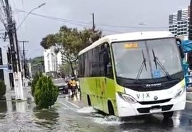 Fortes chuvas provocam alagamentos em diversos bairros de Maceió