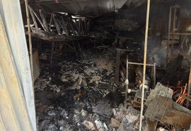 Incêndio destrói fábrica de roupas no interior de Alagoas; veja fotos
