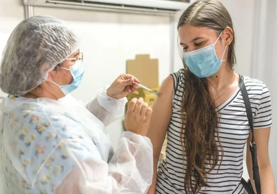 Vacinação contra HPV é retomada nas escolas municipais de Maceió