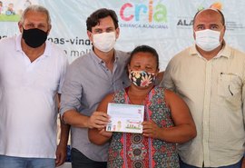 Prefeitura entrega mais de 450 cartões do Programa Criança Alagoana às gestantes e mães