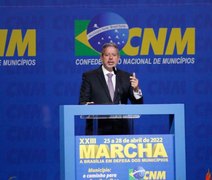 Lira defende 'orçamento secreto' durante evento com prefeitos em Brasília