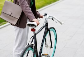 Pedalar até o trabalho reduz estresse e aumenta produtividade, aponta estudo