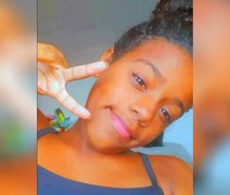 Mãe de menina morta por carro alegórico depõe à Polícia Civil