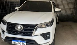 Carro de ex-prefeito é roubada durante madrugada no Farol