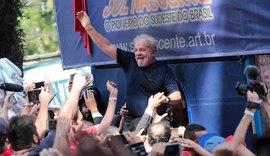 Datafolha: mesmo preso, Lula lidera corrida eleitoral com folga