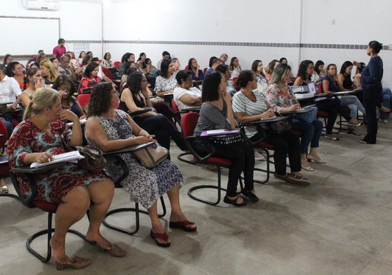 Encontro reúne fornecedores de merenda e educadores
