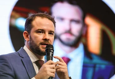 Durigan assume Fazenda sob pressão fiscal e enfrenta desafios herdados de Haddad