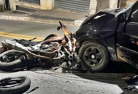 Colisão entre carro e moto deixa dois gravemente feridos, em São Miguel dos Campos