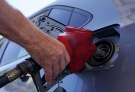 Receita Federal leiloa 15 milhões de litros de gasolina apreendidos
