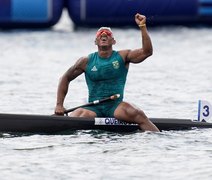 Isaquias Queiroz arranca no final dos ﻿C1 1000m e ﻿garante medalha de prata na canoagem