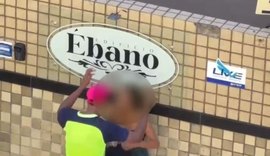 Vídeo: homem é preso após agredir e ameaçar mulher com facão em Maceió