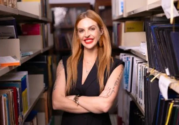 Professora da Ufal é premiada por pesquisa em matemática antirracista