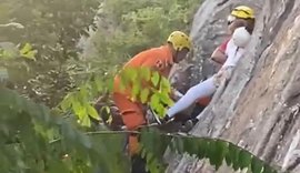 Bombeiros Militares resgatam vítima na Serra da Onça, em Mata Grande