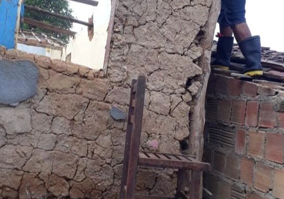 Casas em áreas de risco são demolidas pela prefeitura de Santana do Mundaú