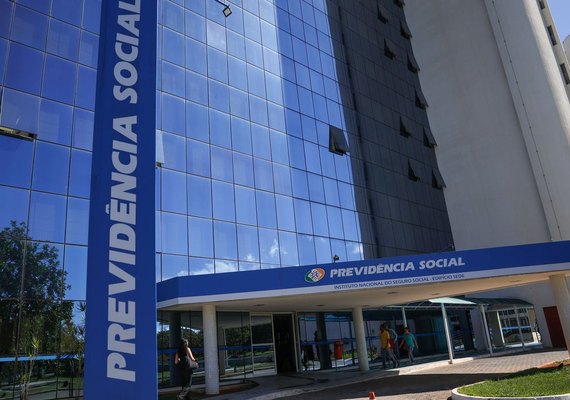 Fila do INSS atinge menor nível em 21 meses, com 1,8 milhão de pedidos