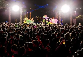 Funcionária apresenta atestado, posta foto em evento e acaba demitida