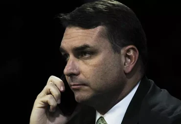 Pensar em matar não é crime, diz Flávio Bolsonaro sobre plano contra Lula