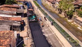 Pavimentação avança na via principal do Vale do Reginaldo e já alcança 1,2 km