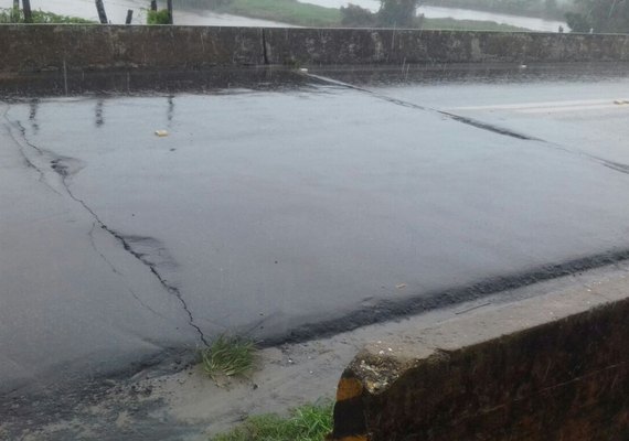 Engavetamento de seis veículos deixa via congestionada em Satuba