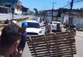 Moradores dos Flexais e Bebedouro fazem protesto para realocação imediata das regiões atingidas pela Braskem